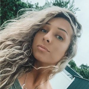 Meet your Posher, Paige taylor